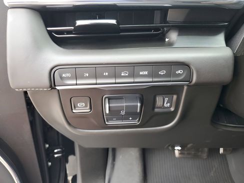 Certified 2023 Cadillac Escalade Sport Platinum w/ LPO, ONYX Package image 33