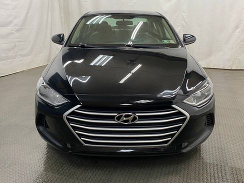 Used 2018 Hyundai Elantra SE w/ Winter Weather Package FWD image 3