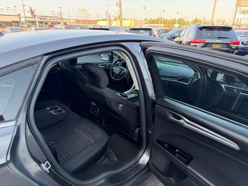 Used 2016 Ford Fusion SE FWD image 8