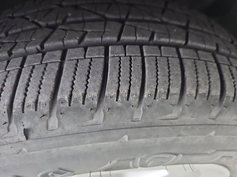 Used 2024 Chrysler Pacifica Limited FWD image 27