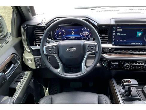 Used 2024 Chevrolet Silverado 1500 LT Trail Boss w/ LT Trail Boss Premium Package AWD/4WD image 5