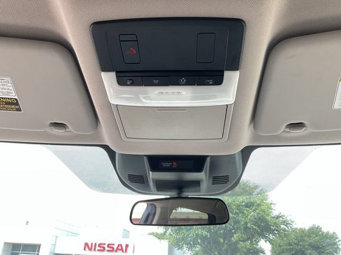Used 2025 Nissan Rogue SV FWD image 12