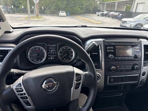 Used 2017 Nissan Titan SV RWD image 6