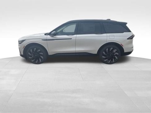 New 2026 Lincoln Nautilus Reserve w/ Jet Appearance Package image 3