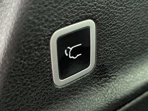 Used 2020 Chrysler Pacifica Touring-L AWD/4WD image 29