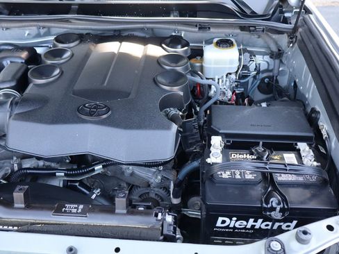 Used 2016 Toyota 4Runner SR5 AWD/4WD image 39