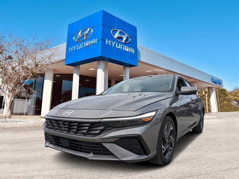 New 2025 Hyundai Elantra Limited FWD image 7