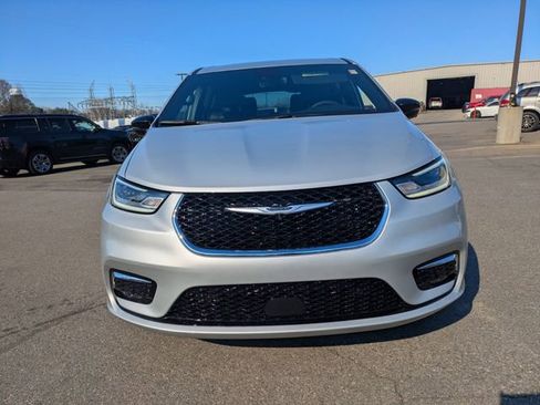 New 2026 Chrysler Pacifica Select image 9