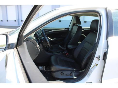 Used 2017 Volkswagen Passat 1.8T SE FWD image 8
