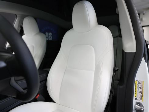 Used 2024 Tesla Model Y Long Range AWD/4WD image 26