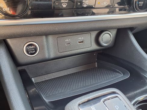 Used 2021 Nissan Rogue S FWD image 17