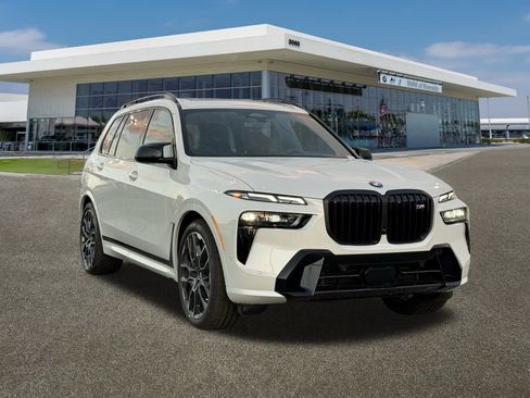 New 2026 BMW X7 M60i w/ Executive Package image 2