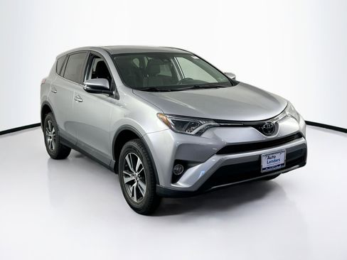 Used 2018 Toyota RAV4 XLE image 3