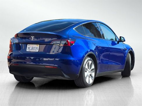 Used 2023 Tesla Model Y Long Range image 4
