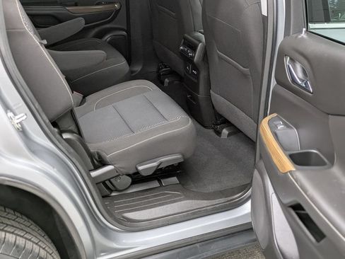 Used 2023 GMC Acadia SLE w/ Driver Convenience Package AWD/4WD image 30