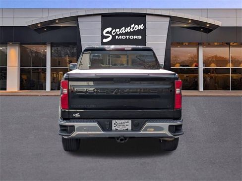 Used 2022 Chevrolet Silverado 1500 LT w/ Convenience Package II image 4