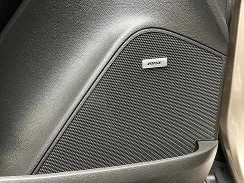 Used 2019 Chevrolet Trax LT w/ Sun & Sound Package AWD/4WD image 9