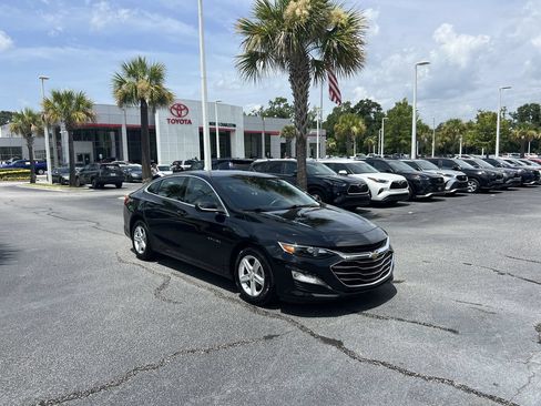 Used 2024 Chevrolet Malibu LT FWD image 2