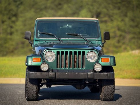 Used 2000 Jeep Wrangler Sahara AWD/4WD image 4