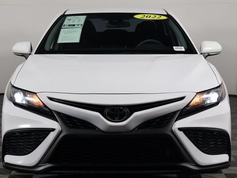 Used 2022 Toyota Camry SE FWD image 2