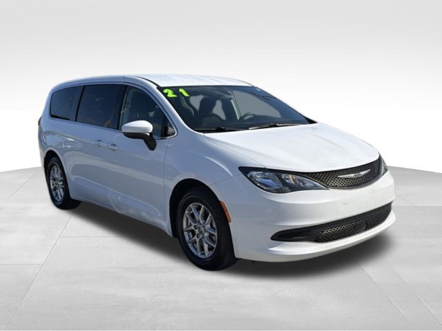 Used 2022 Chrysler Voyager LX FWD image 7