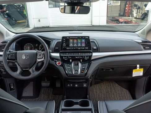 New 2026 Honda Odyssey Touring image 18
