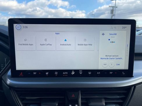 Used 2024 Ford Escape SE image 12