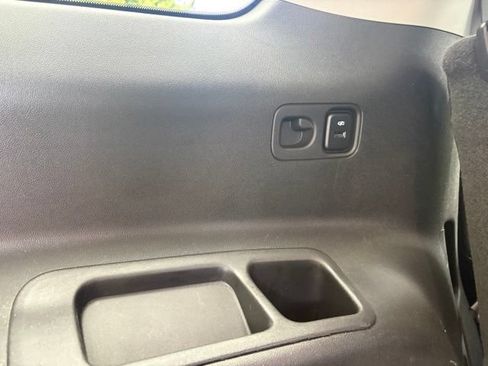 Used 2021 GMC Acadia SLE w/ Driver Convenience Package FWD image 8