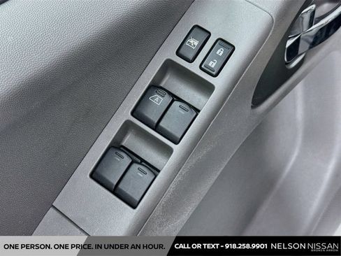 Used 2010 Nissan Frontier SE AWD/4WD image 16