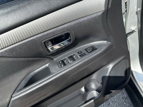 Used 2022 Mitsubishi Outlander ES FWD image 13