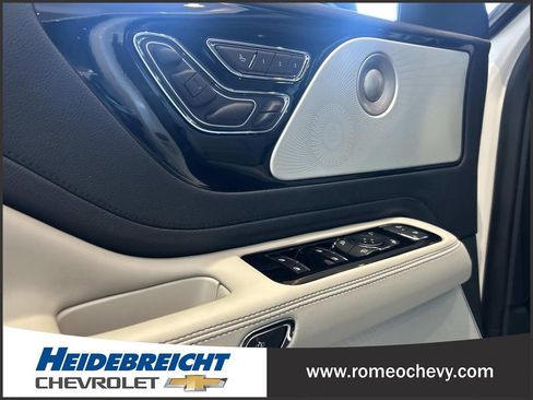 Used 2025 Lincoln Aviator Reserve w/ Equipment Group 201A AWD/4WD image 11