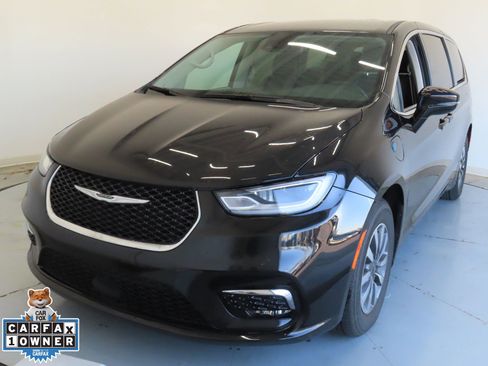 Used 2024 Chrysler Pacifica Select image 9