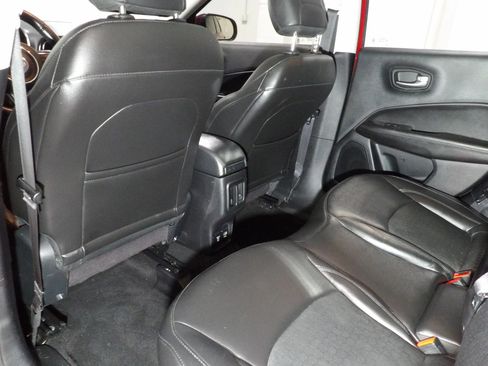 Used 2019 Jeep Compass Latitude AWD/4WD image 11