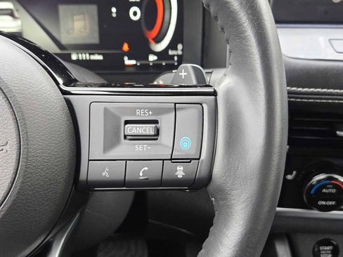 Used 2024 Nissan Rogue SL w/ SL Premium Package image 28