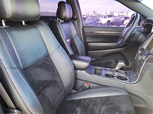Used 2017 Jeep Grand Cherokee Altitude image 20