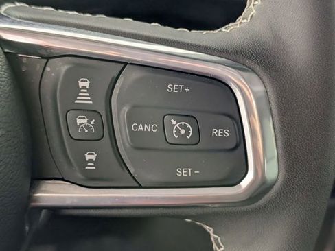Used 2025 Jeep Wrangler Unlimited Sahara w/ Safety Group AWD/4WD image 15