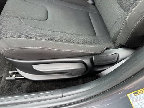 Used 2023 Hyundai Elantra SE w/ Preferred Accessory Package FWD image 20