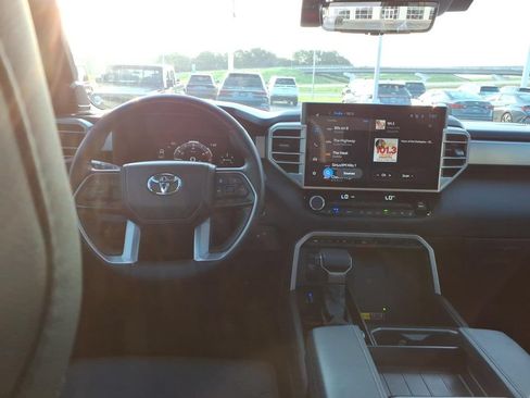 Used 2025 Toyota Tundra Limited AWD/4WD image 11