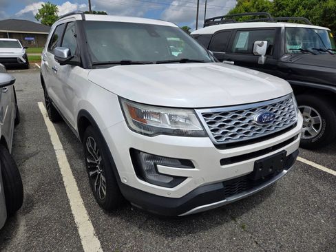 Used 2017 Ford Explorer Platinum AWD/4WD image 1
