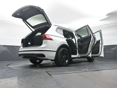 Used 2024 Volkswagen Tiguan SE R-Line FWD image 51