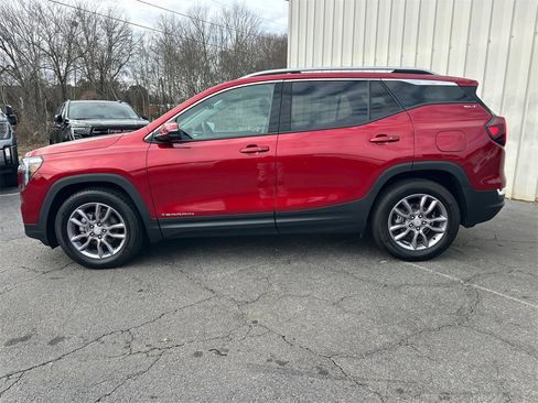 Used 2023 GMC Terrain SLT w/ Tech Package image 9