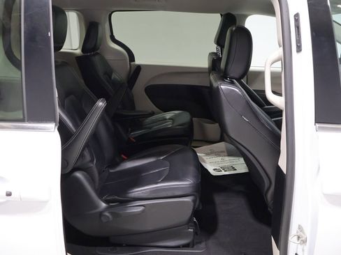 Certified 2024 Chrysler Pacifica Select image 23