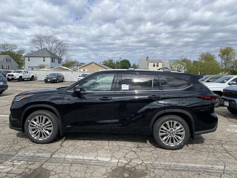 New 2026 Toyota Highlander Platinum AWD/4WD image 2