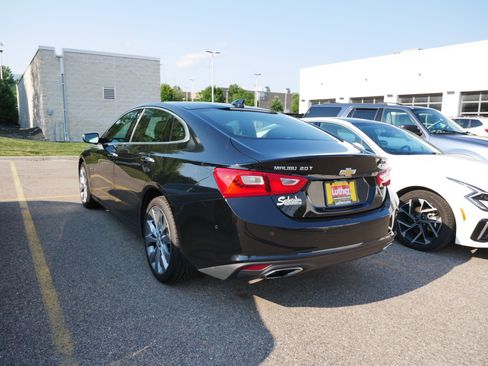 Used 2017 Chevrolet Malibu Premier w/ Premier Sun and Wheel Package FWD image 4