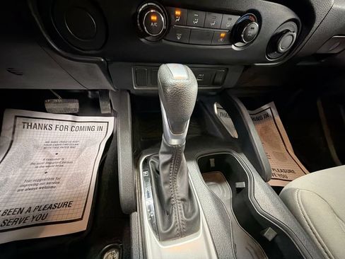 Used 2022 Nissan Frontier SV RWD image 15