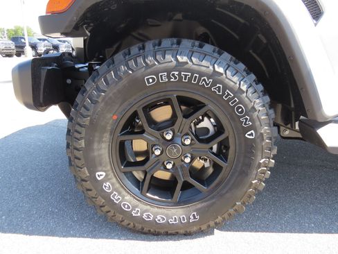 New 2025 Jeep Gladiator Sport image 13