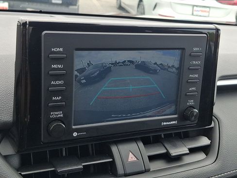 Used 2021 Toyota RAV4 LE AWD/4WD image 17