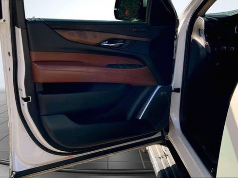 Used 2019 Cadillac Escalade Premium Luxury AWD/4WD image 26
