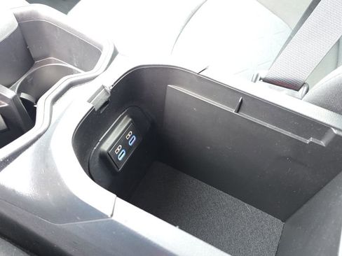 Used 2022 Toyota RAV4 XLE image 25