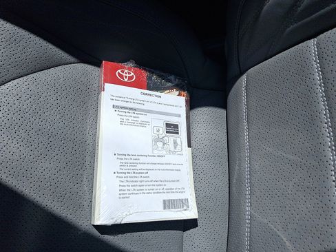 Certified 2022 Toyota Avalon Limited image 26